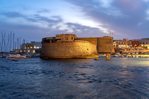 The Castello di Gallipoli fortress at dusk, Gallipoli, Apulia, Italy