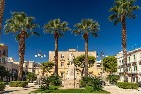 Piazza Milite Ignoto with the monument to Luigi Capitanio, Monopoli, Apulia, Italy