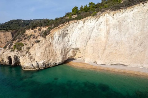 Beach and bay Cala di Enea near Mattinatella seen from above, Mattinata, Gargano, Apulia, Italy