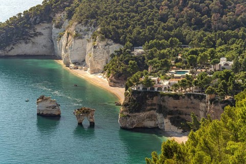 Faraglioni di Baia delle Zagare rock formation near Mattinatella, Mattinata, Gargano, Apulia, Italy