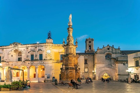Piazza Salandra with the Guglia dell'Immacolata column and Palazzo di città at dusk, Nardo, Apulia,