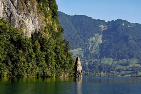 Schillerstein, Mythenstein, a striking boulder about 20 metres high at the entrance to Lake Uri,