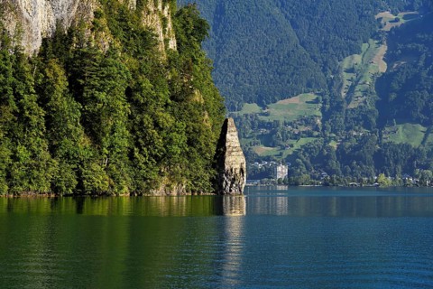 Schillerstein, Mythenstein, a striking boulder about 20 metres high at the entrance to Lake Uri,