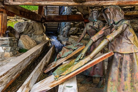 Copper sculptures of two washerwomen at the historic washing place, Saint Luc, Val d'Anniviers,