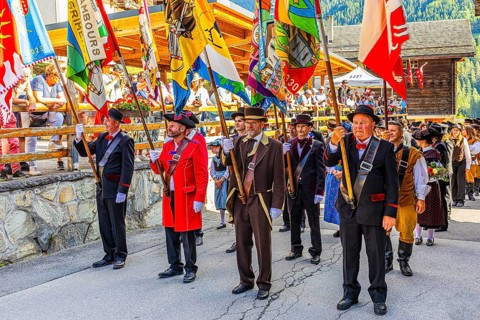 Drummers' and pipers' meeting in Mission, here the flag bearers of various music groups, Val