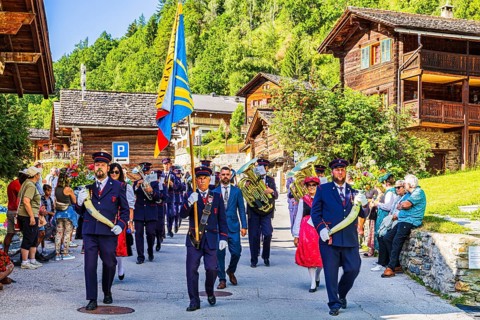 Drummers' and pipers' meeting in Mission, here the Echo des Alpes brass band marching in, led by a