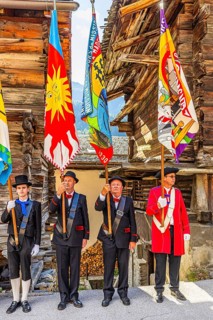 Drummers' and pipers' meeting in Mission, here the flag bearers of various music groups, Val