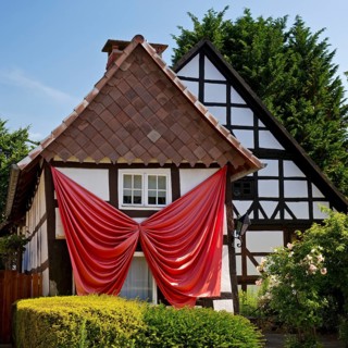 Haus mit der Schleife, former Tackesche Hof, half-timbered house with holiday flats, gastronomy,