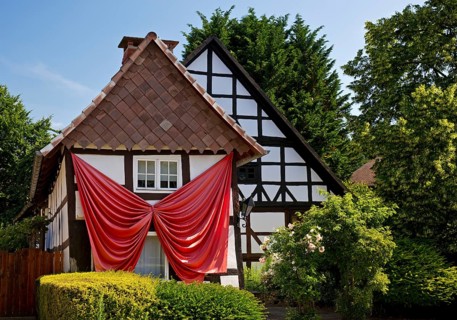 Haus mit der Schleife, former Tackesche Hof, half-timbered house with holiday flats, gastronomy,