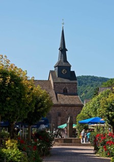 Pedestrian zone to the Protestant town church of St Nicolai in the Münchhausen town of Bodenwerder,