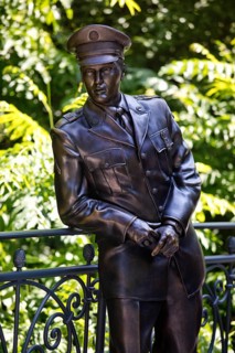 Elvis in bronze on the Usa Bridge, bronze statue of Elvis Presley, who lived in Bad Nauheim from