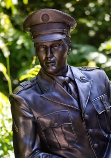 Elvis in bronze on the Usa Bridge, bronze statue of Elvis Presley, who lived in Bad Nauheim from