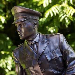 Elvis in bronze on the Usa Bridge, bronze statue of Elvis Presley, who lived in Bad Nauheim from
