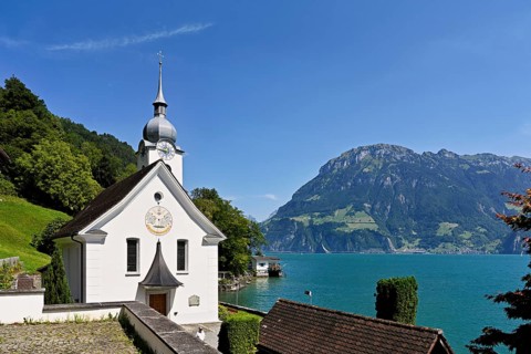 Roman Catholic Church of St Idda, Lake Lucerne in the background, Bauen, Canton, Uri, Switzerland