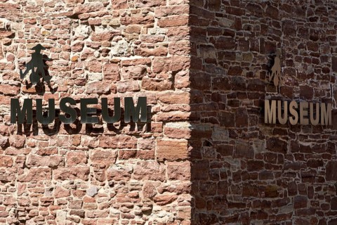 Münchhausen Museum, writing on a quarry stone wall, Münchhausen town of Bodenwerder, Weserbergland,