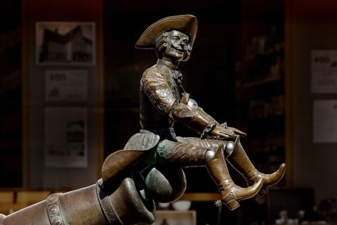 Munchausen figure, The Ride on the Cannonball, Munchausen Fountain by Bonifatius Stirnberg in