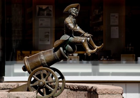 Munchausen figure, The Ride on the Cannonball, Munchausen Fountain by Bonifatius Stirnberg in