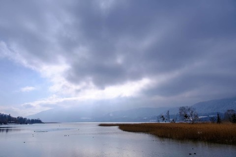 Winter at the lake, dark clouds, Gmund am Tegernsee, Upper Bavaria, Bavaria, Germany