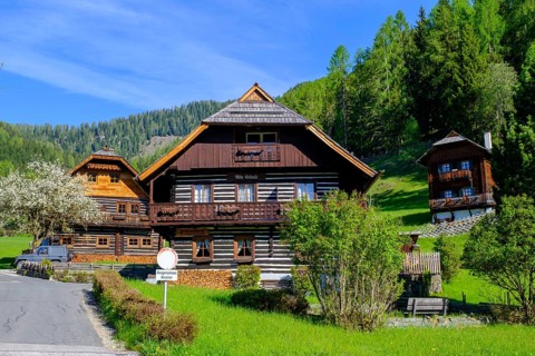 Old farmhouses, St. Oswald, near Bad Kleinkirchheim, Nockberge, Carinthia, Austria