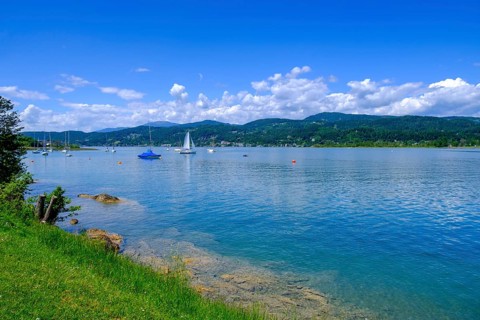 Teixlbucht bathing beach, on Lake Lake Wörth, near Unterdellach, southern shore, Carinthia, Austria