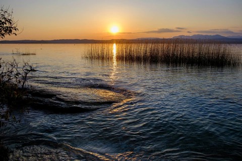 Sunset at Lido delle Grotte, Jamaica Beach, Sirmione on Lake Garda, Veneto, Veneto, Italy