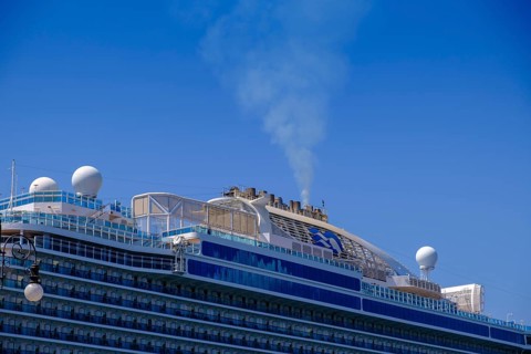 Exhaust fumes, combustion, cruise ship, Majestic Princess, Riva del Mandracchio, promenade,