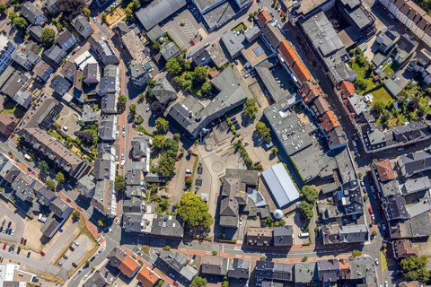 Aerial view, Knapper primary school and schoolyard, Theodor-Schulte Platz, Lüdenscheid town,