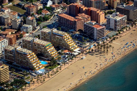 Roses on the Gulf of Roses, high-rise buildings on the beach, holiday resort, palm beach, beach,