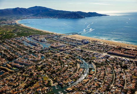 Marina of Empuriabrava, Ampuriabrava, CastellÃü d'EmpÃºries on the Gulf of Roses, holiday homes