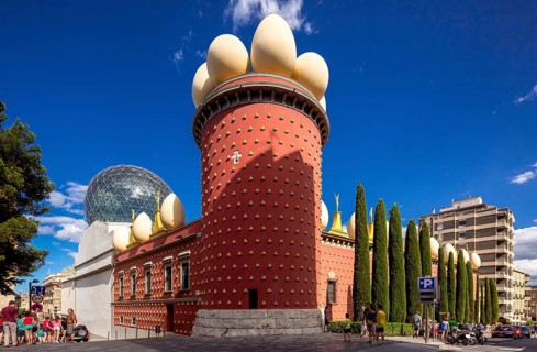 Dali Museum, Dali Museum in Figueres, entrance to the museum in the Torre Gorgot, Figueres,