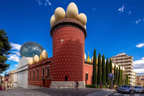 Dali Museum, Dali Museum in Figueres, entrance to the museum in the Torre Gorgot, Figueres,