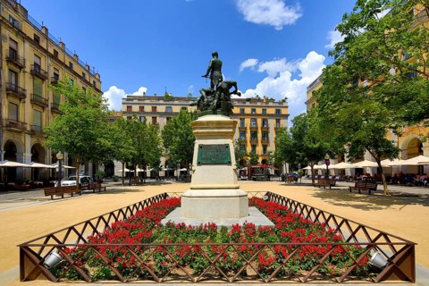 Placa de la Independencia, Independence Square, Monumento a los Defensores de Girona, Banyoles,