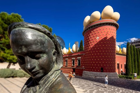 Dali Museum, Dali Museum in Figueres, entrance to the museum in the Torre Gorgot, Figueres,