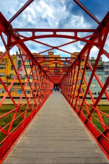 Red bridge over the river Onyar built by the Eiffel company, Girona, Cataluña, Gerona, Catalonia,
