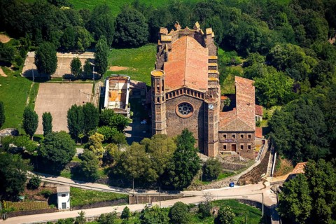 Esglesia Sant Joan les Fonts, Monestir de Sant Joan les Fonts with the three-nave Romanesque