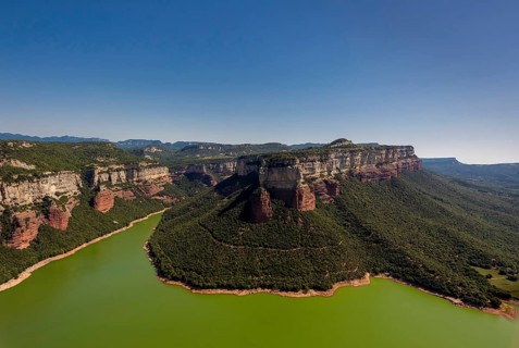 Table mountain bedrock, Panta de Sau, reservoir of Sau, river Ter, Riu Ter, Tavèrnoles, Costa