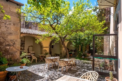 Sardinia, tree in a courtyard of a restaurant, Santu Lussurgiu, Europe, Province of Oristano,