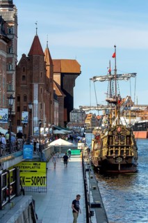 Stary Zuraw, crane gate at the Motlawa, harbour basin with cog, Åuraw, GdaÅsk, Gdansk, Baltic Sea