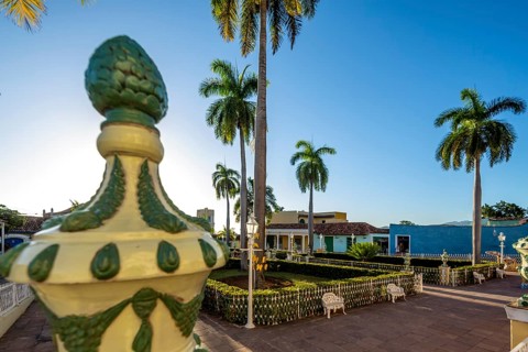 Plaza Major with palm trees in the centre of Trinidad, Trinidad, Cuba, Sancti Spíritus, Sancti