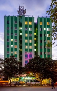 Hotel Santa Clara Libre at Vidal Park, Streetlife in the city centre of Santa Clara at Parque de