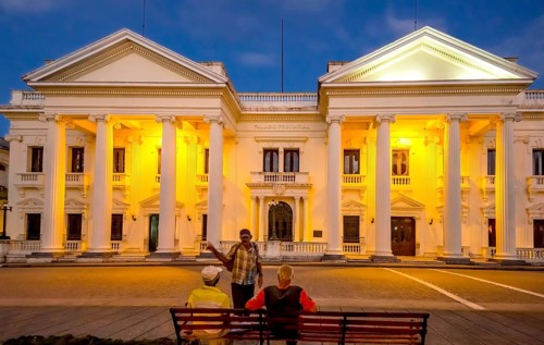 Neoclassical Marti Library in the centre of Santa Clara, Biblioteca Marti, Streetlife in the city