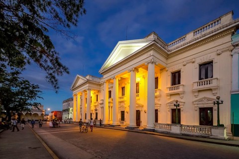 Neoclassical Marti Library in the centre of Santa Clara, Biblioteca Marti, Streetlife in the city