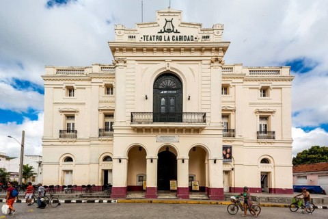 Teatro La Caridad, La Caridad Theatre, Streetlife in the city centre of Santa Clara at the Parque
