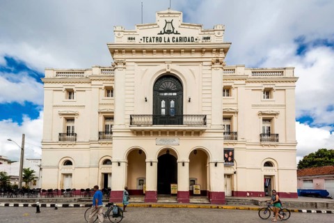 Teatro La Caridad, La Caridad Theatre, Streetlife in the city centre of Santa Clara at the Parque