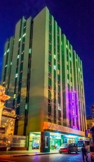 Hotel Santa Clara Libre at Vidal Park, Streetlife in the city centre of Santa Clara at Parque de