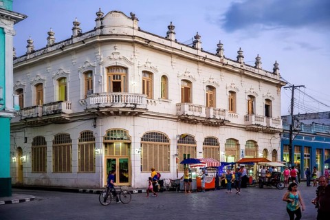 Hotel, Hostal Vista Park, Streetlife in the city centre of Santa Clara at the Parque de Santa
