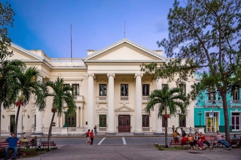 Neoclassical Marti Library in the centre of Santa Clara, Biblioteca Marti, Streetlife in the city