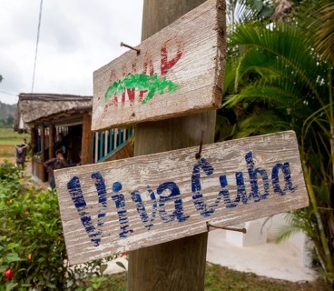 Wooden sign with the inscription Viva Cuba on a telegraph pole, Viñales, Cuba, Pinar del Río, Cuba,