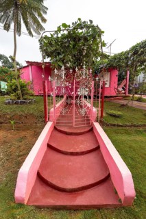 Pink coloured house with stairs, casa particular, private living in Cuba, El Fausto Tata, Viñales,
