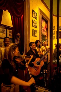 Hemingway s Bar En el Floridita, musician in one of the many music bars and music restaurants in